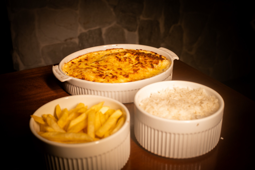 PARMEGIANA DE FILÉ MOLHO DE QUEIJOS