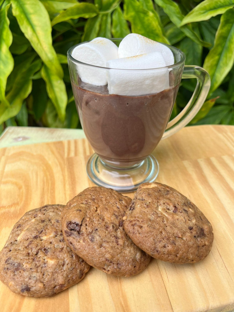 Chocolate quente e cookies